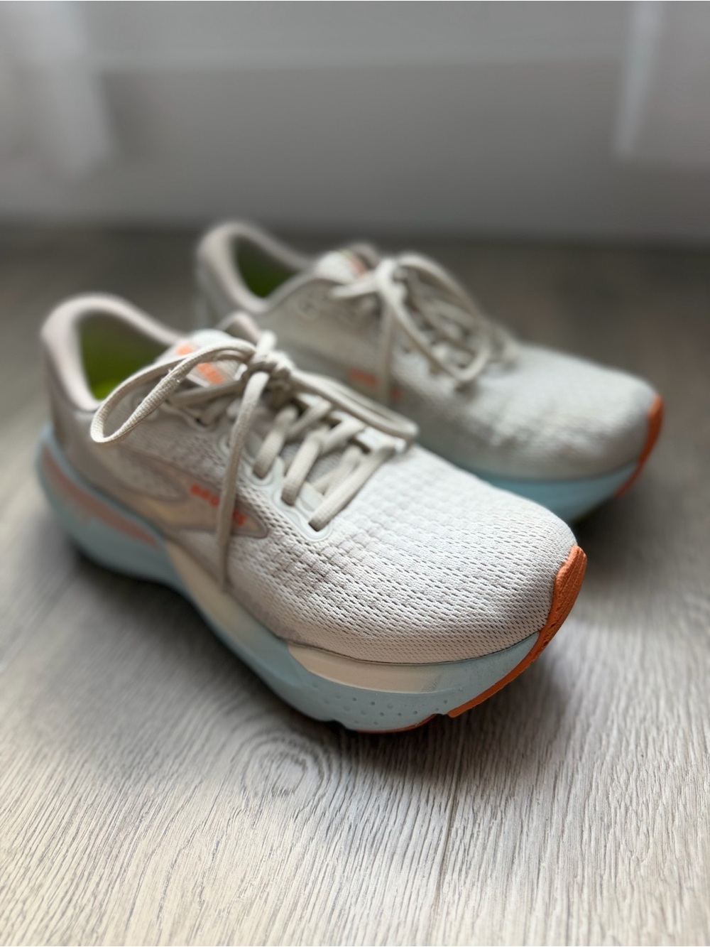 Brooks Glycerine GTS Women's Running Shoes in Cream with blue and orange accents